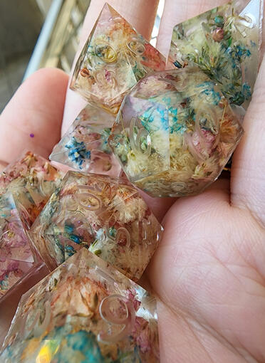 Baby's breath vintage-esque dice